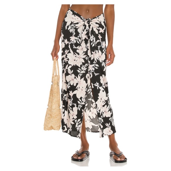 Sanctuary Dresses & Skirts - Revolve Sanctuary Beach to City Midi Skirt in Night Jungle (Black White Floral)